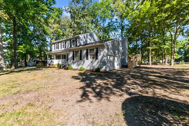 Building Photo - Beautifully Maintained Colonial Home