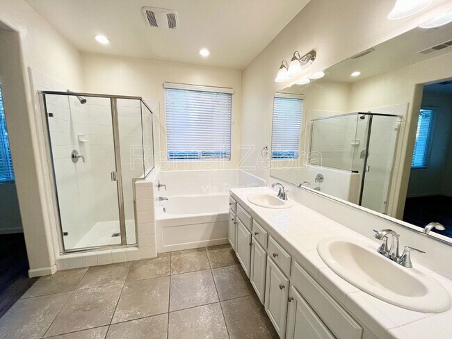 Building Photo - 4388 Bixby Way