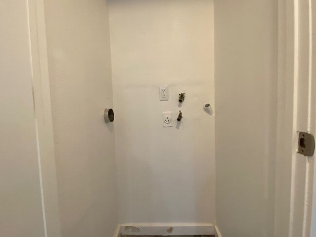 Building Photo - Renovated single family home in Seattle! B...