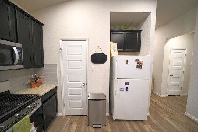 Building Photo - Gorgeous First-Time Rental in Saint Hedwig (SCUCISD) Rental Commission: $500