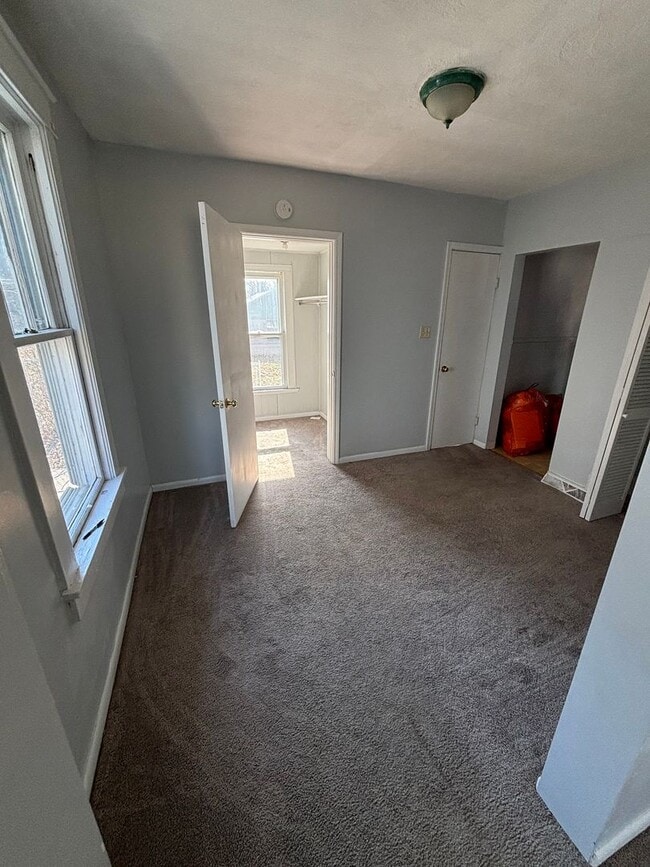 Building Photo - 620 E Reynolds St