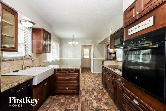 Building Photo - 307 Coronation Dr