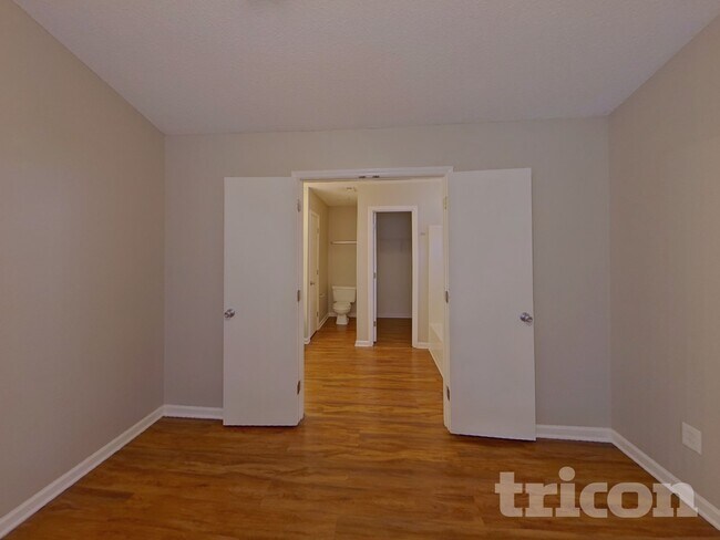 Building Photo - 8523 Lockerbie Ln