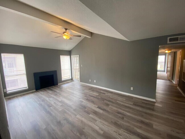 Building Photo - 10211 Sugar Branch Dr