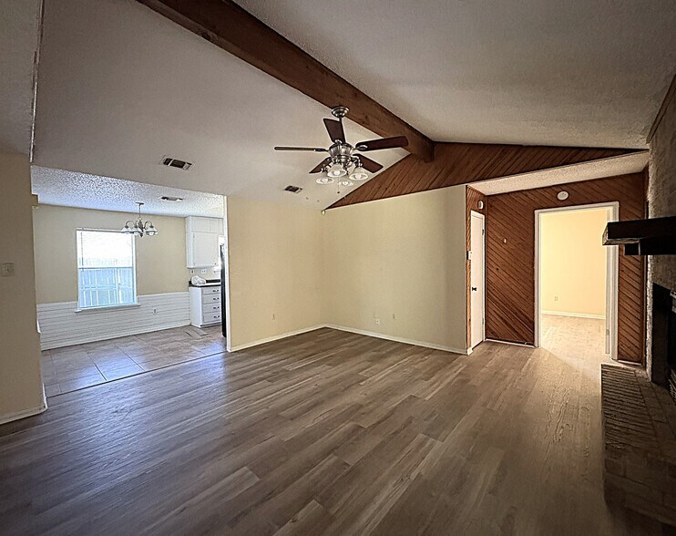 Building Photo - 2309 Whitney Dr