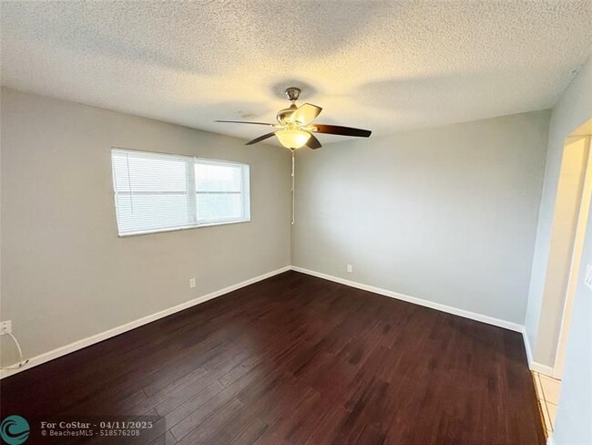 Building Photo - 1310 NW 43rd Ave