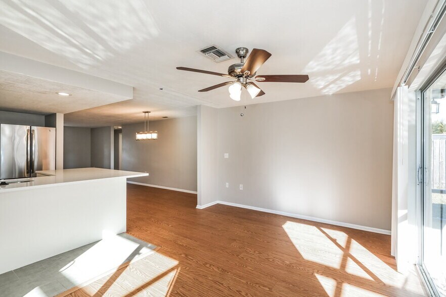 Building Photo - 4308 Chipmunk Dr