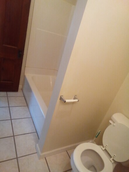 Building Photo - 914 Front St