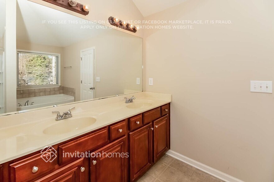 Building Photo - 4169 Kenwood Trail