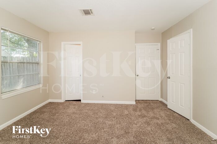 Building Photo - 710 Canary Cir