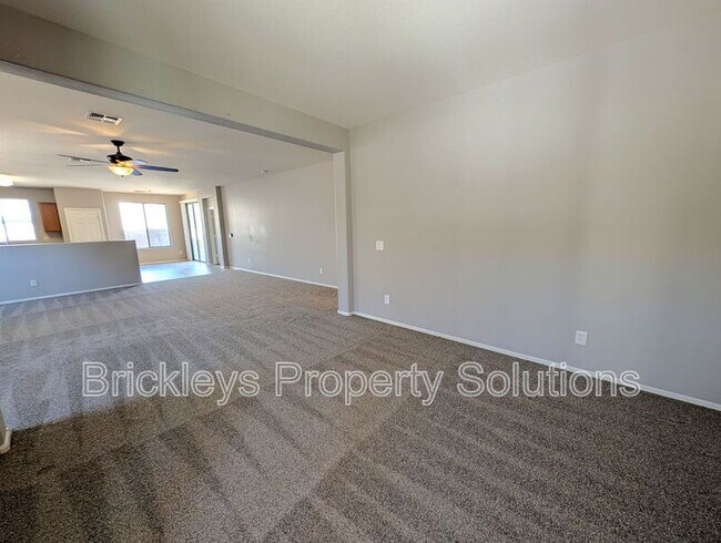 Building Photo - 10419 N 52nd Dr