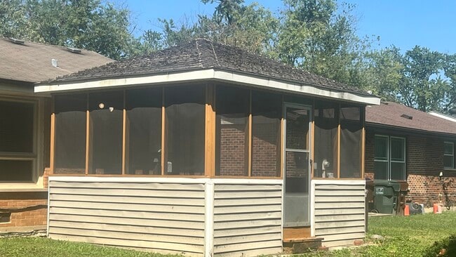 Building Photo - 3321 Hickory Ln