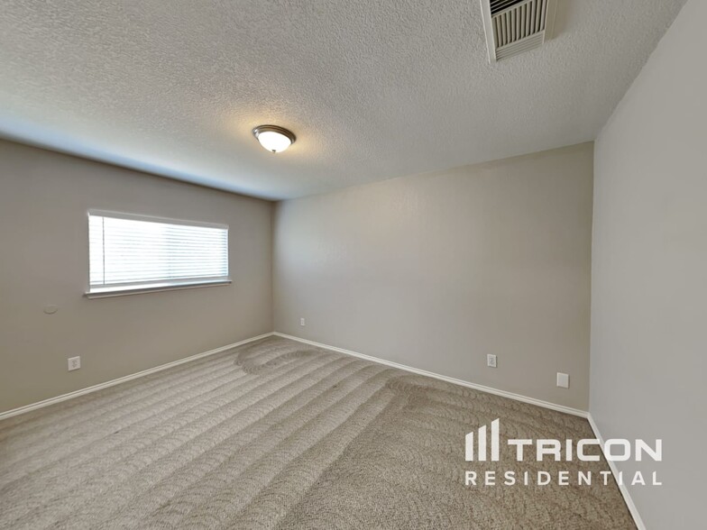 Building Photo - 7814 Cortland Oak