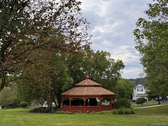 Building Photo - 54 Fairways Dr