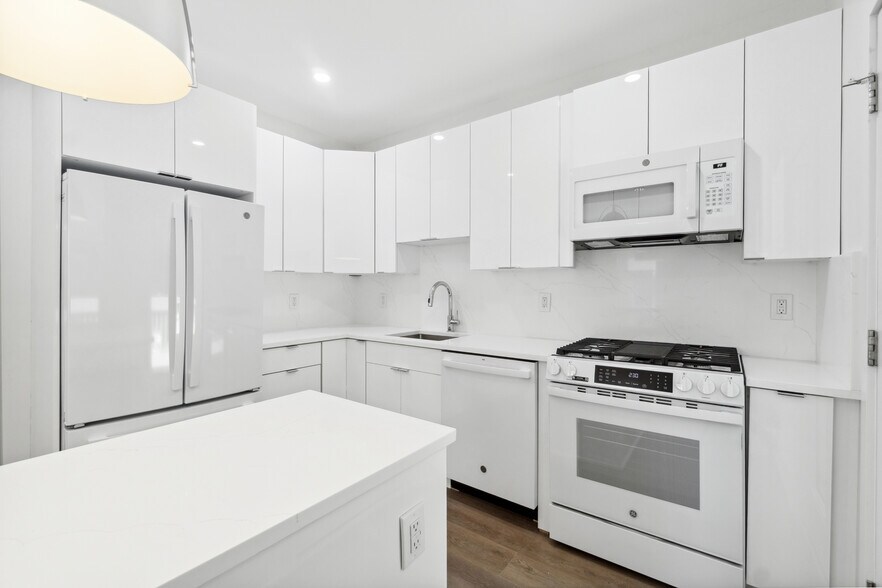 Building Photo - 632 Boulevard E