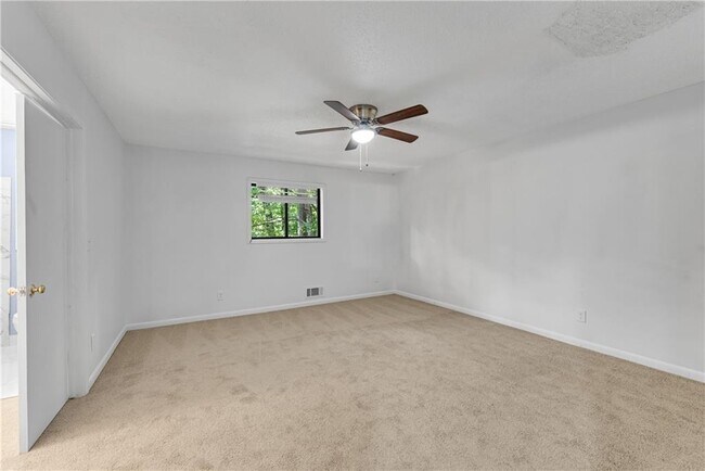 Building Photo - 1515 Northridge Rd