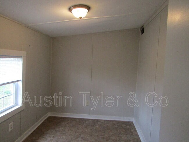 Building Photo - 4750 Pelt St