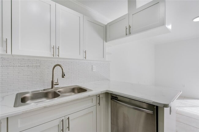 Building Photo - 9481 SW 78th Ave