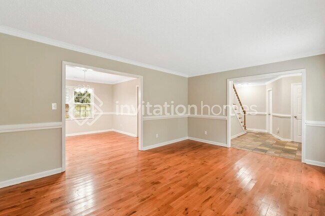 Building Photo - 7311 Canyon Dr