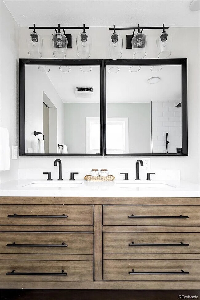 Building Photo - 645 Newton St