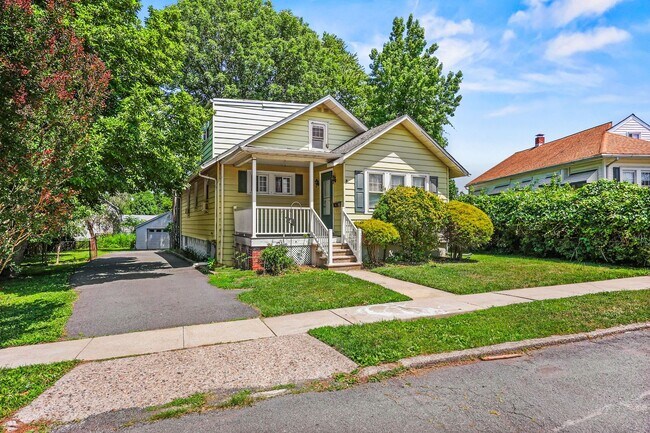 Building Photo - 4 Thurston Ave
