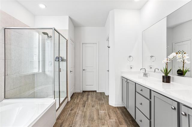 Building Photo - 2096 Creekbluff Cir