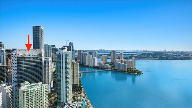 Building Photo - 1300 Brickell Bay Dr