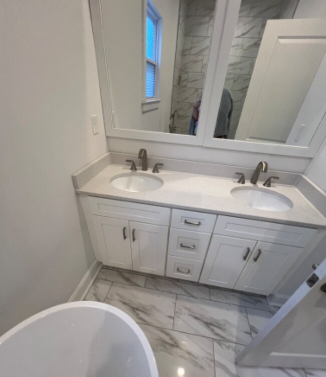 Building Photo - 1425 S Floyd St