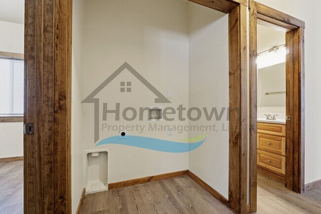 Building Photo - 2 Bedroom 1 Bathroom Home with a Single Car Garage Available in Blanchard!