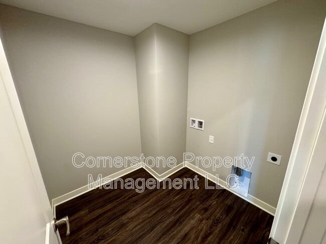 Building Photo - 8419 Valley Spring Dr