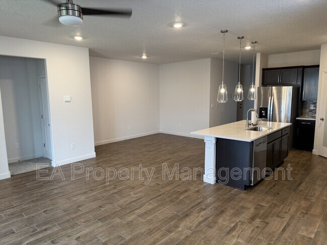 Building Photo - 6742 Clayton Dr NE
