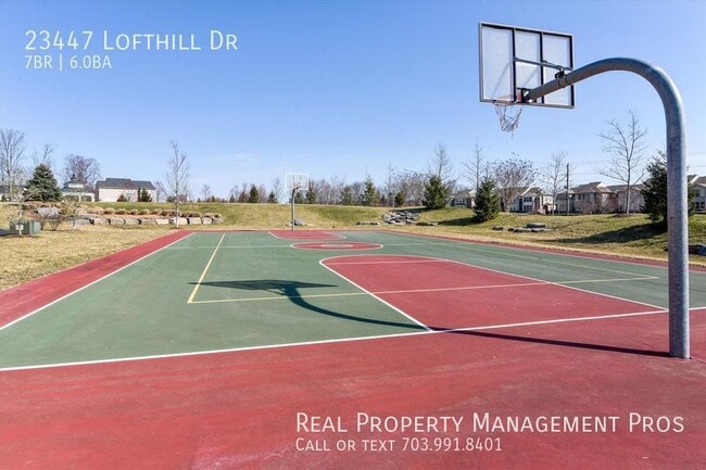 Building Photo - Beautifully Maintained 7 Bedroom 6 Bath Ho...