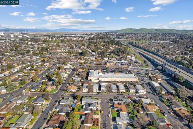 Building Photo - 2756 Argyll Ave