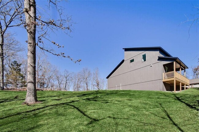 Building Photo - 4 Savidge Cir