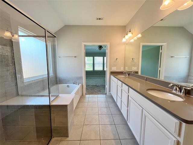 Building Photo - 3620 Venetian Ct