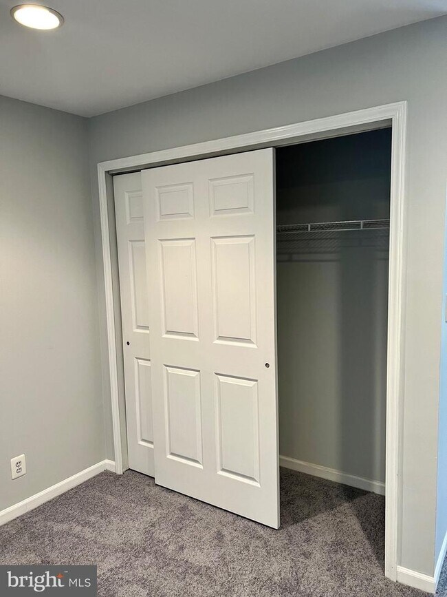 Building Photo - 5705 Chapman Mill Dr