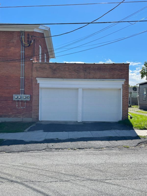 Building Photo - 52 Genesee St