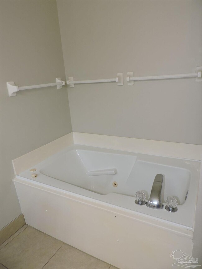 Building Photo - 6423 Lake Charlene Ln