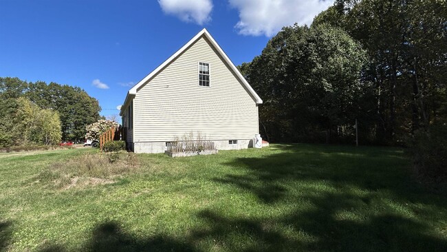 Building Photo - 16 Nickalicia Way