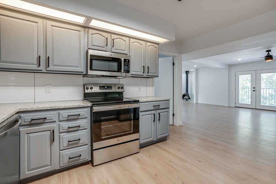 Building Photo - 568 W Quill Dr