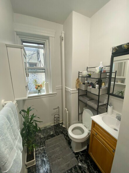 Building Photo - 382 Riverway St