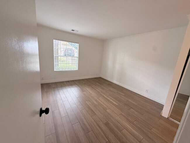 Building Photo - 10888 Aderman Ave