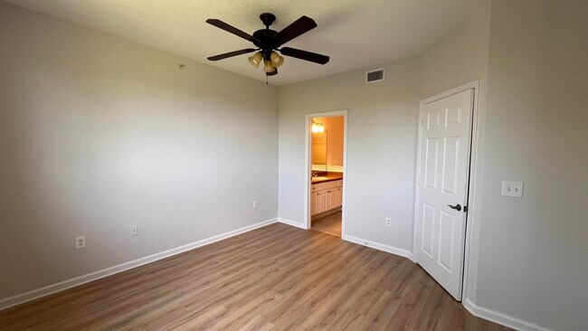 Building Photo - 2048 Alta Meadows Ln