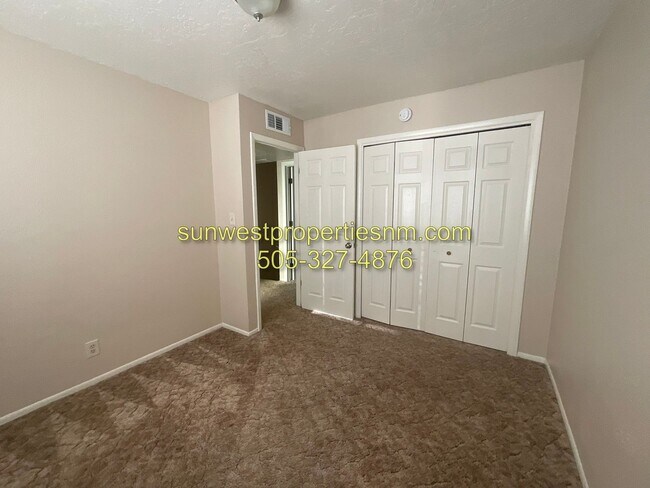 Building Photo - 1701 E Cliffside Dr