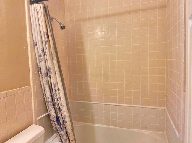 Building Photo - Move-In Ready & Modern: Fully Remodeled 4BD with Massive Yard