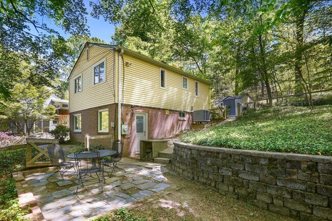 Building Photo - 3 Bed 1.5 Bath - Takoma Park Cottage - Mov...