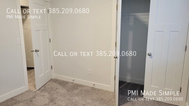 Building Photo - Gorgeous Top Floor Condo! Great Views!