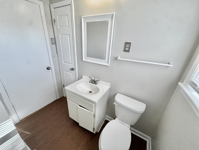 Building Photo - 954 E Holmes Rd