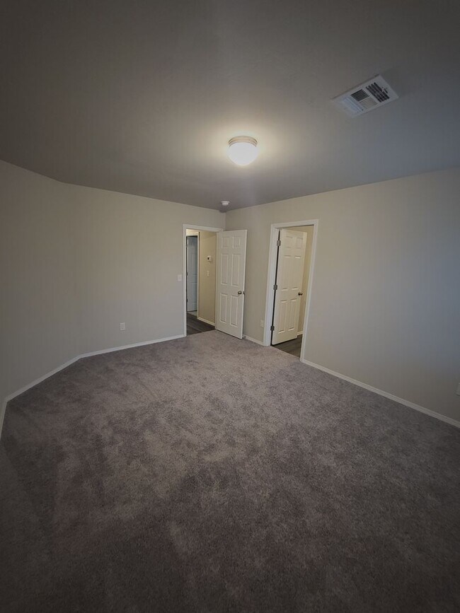 Building Photo - ?Home in the Edmond Area! ?