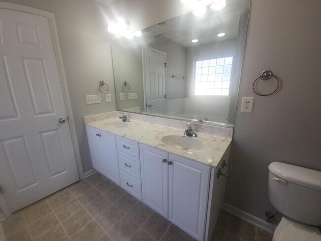 Building Photo - 789 Michelle Ct